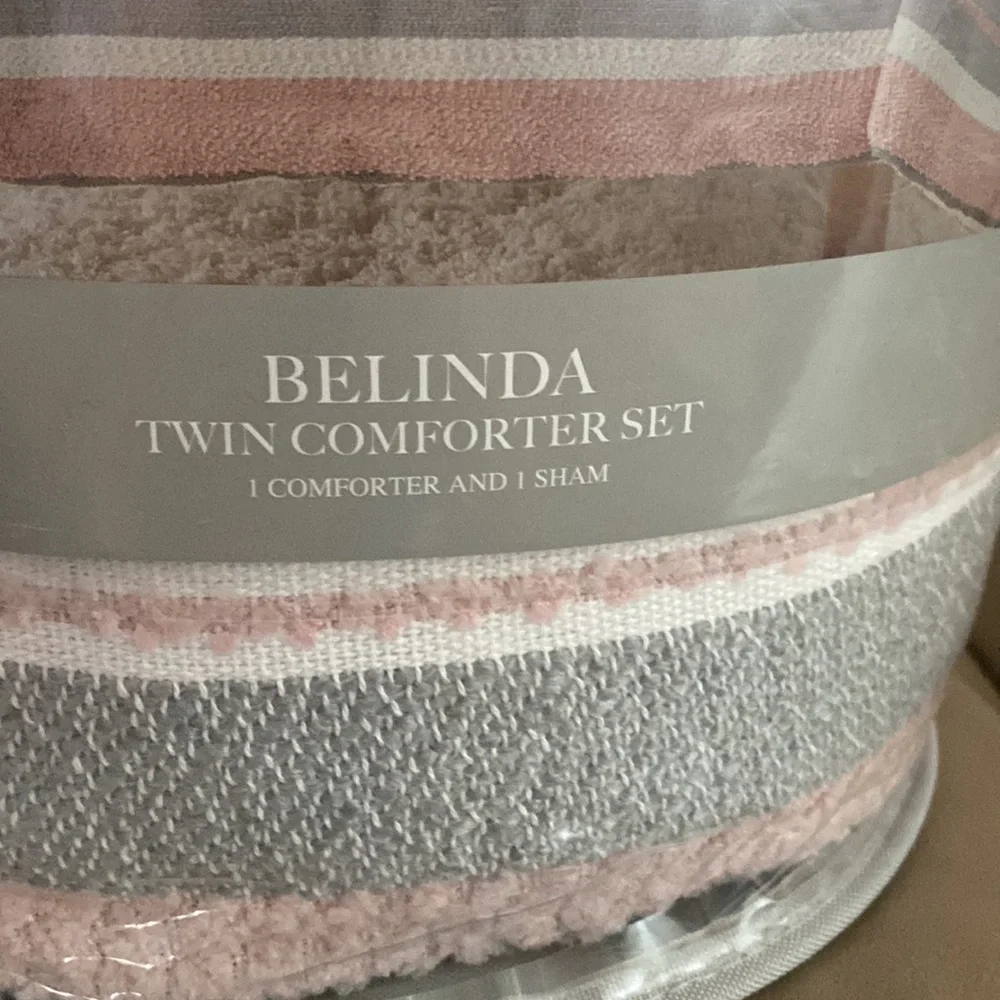 NWT Ugg Belinda Twin Comforter Set$170
